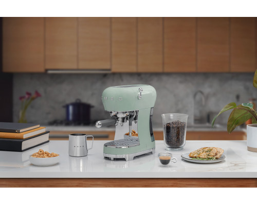 Кофеварка Smeg ECF02PGEU