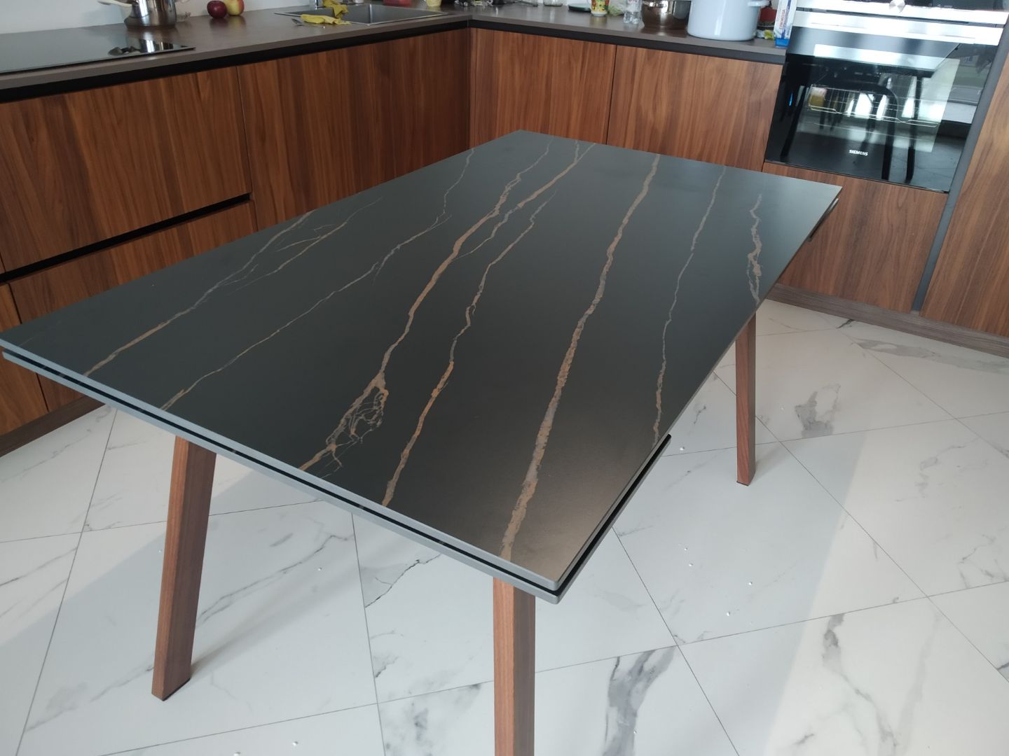 Стол обеденный HALMAR LOZANO черный мрамор/ореховый 140-200/82